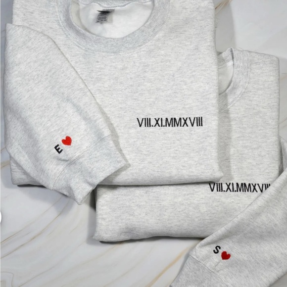 Green and White Pullover Hooded Sweaters with V-Neckline - Picture 6 of 10